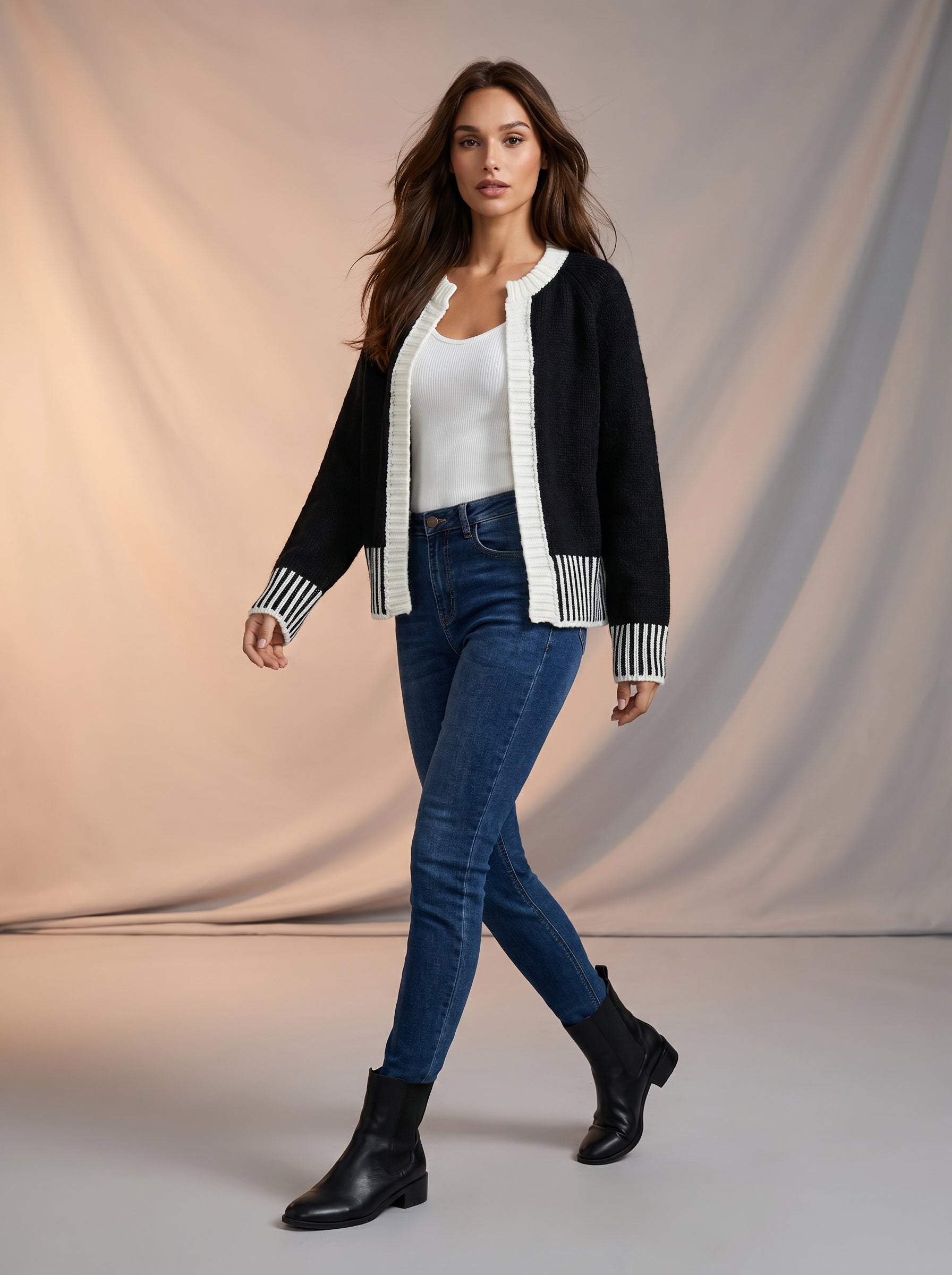 Knitted contrast colored cardigan