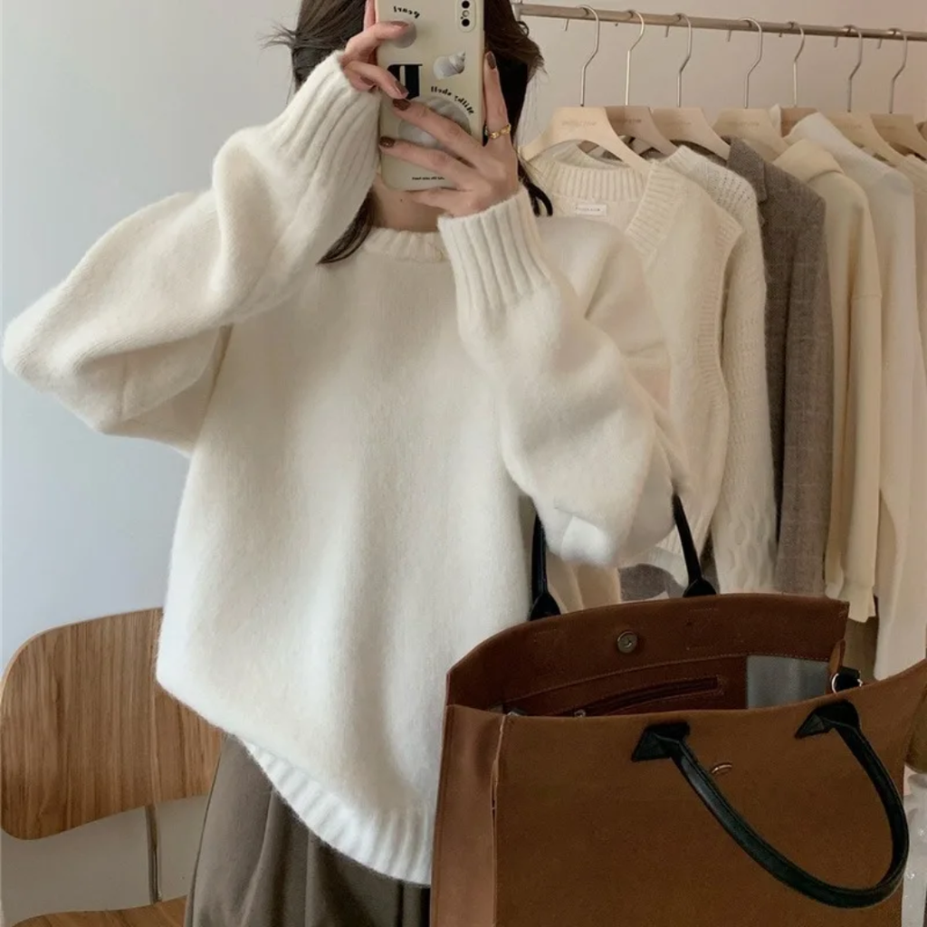 Roundneck beige sweater
