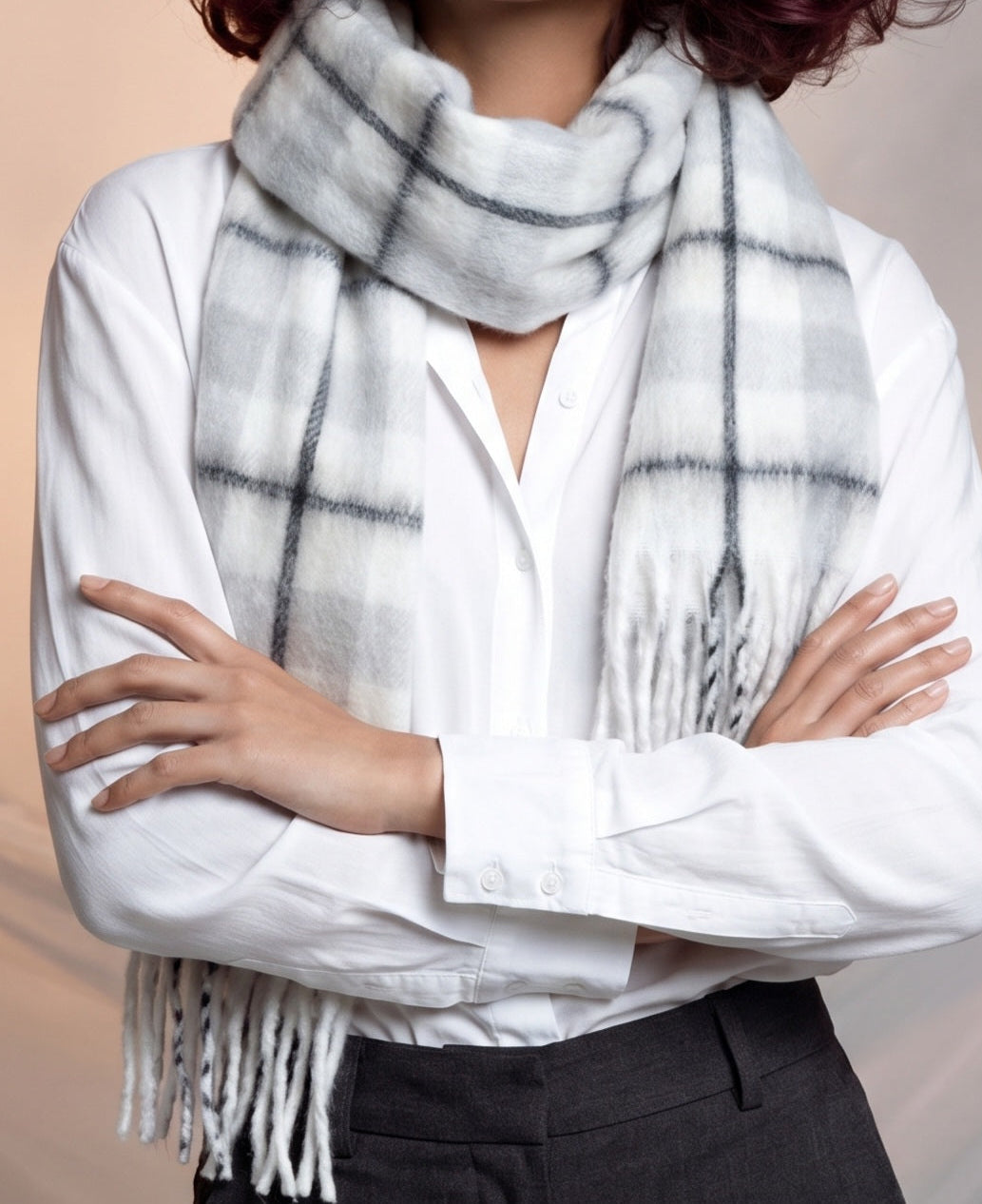 Black and white checkered fluffy neck scarf