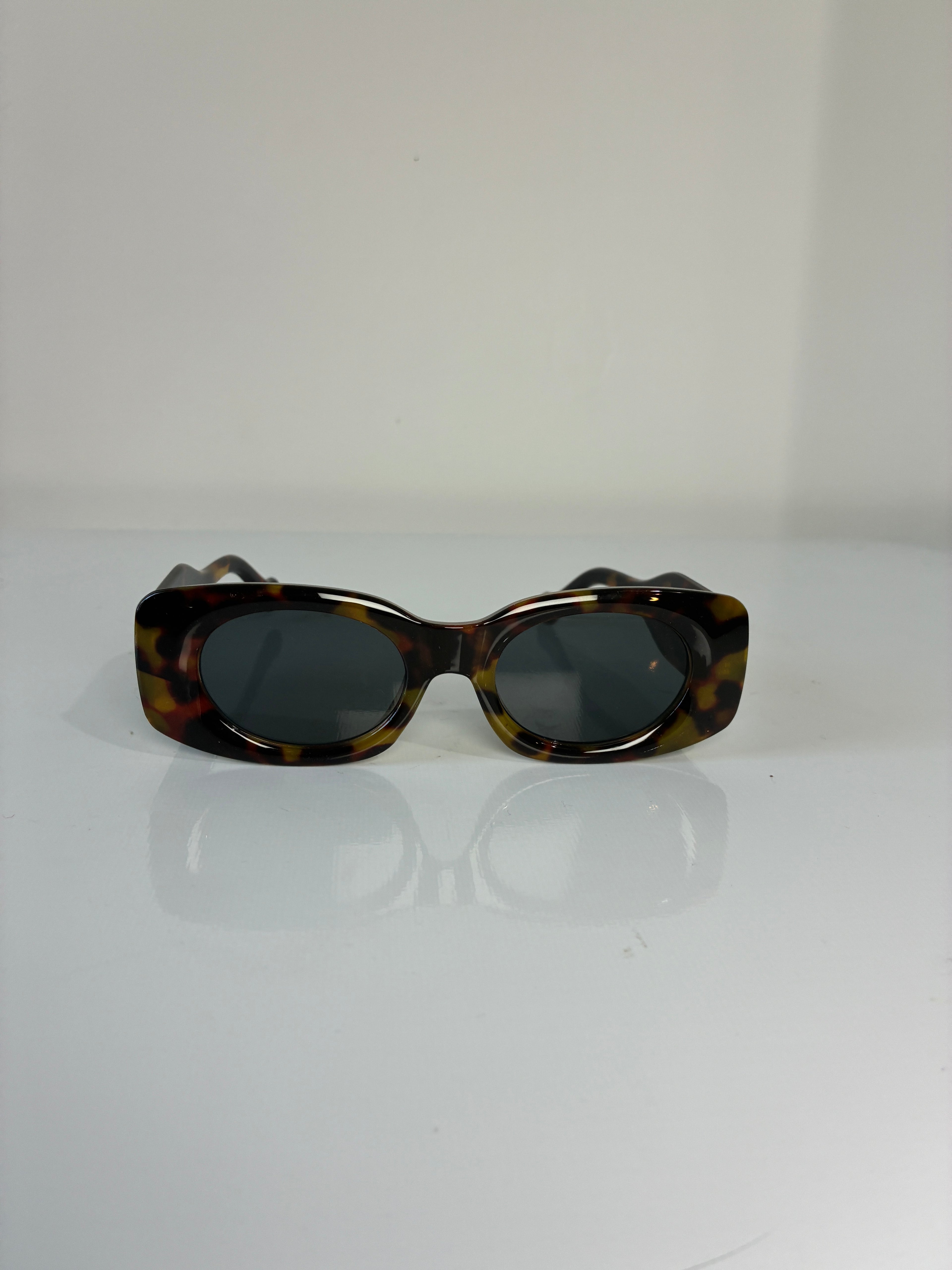 Tortoise shell design frame sunnies