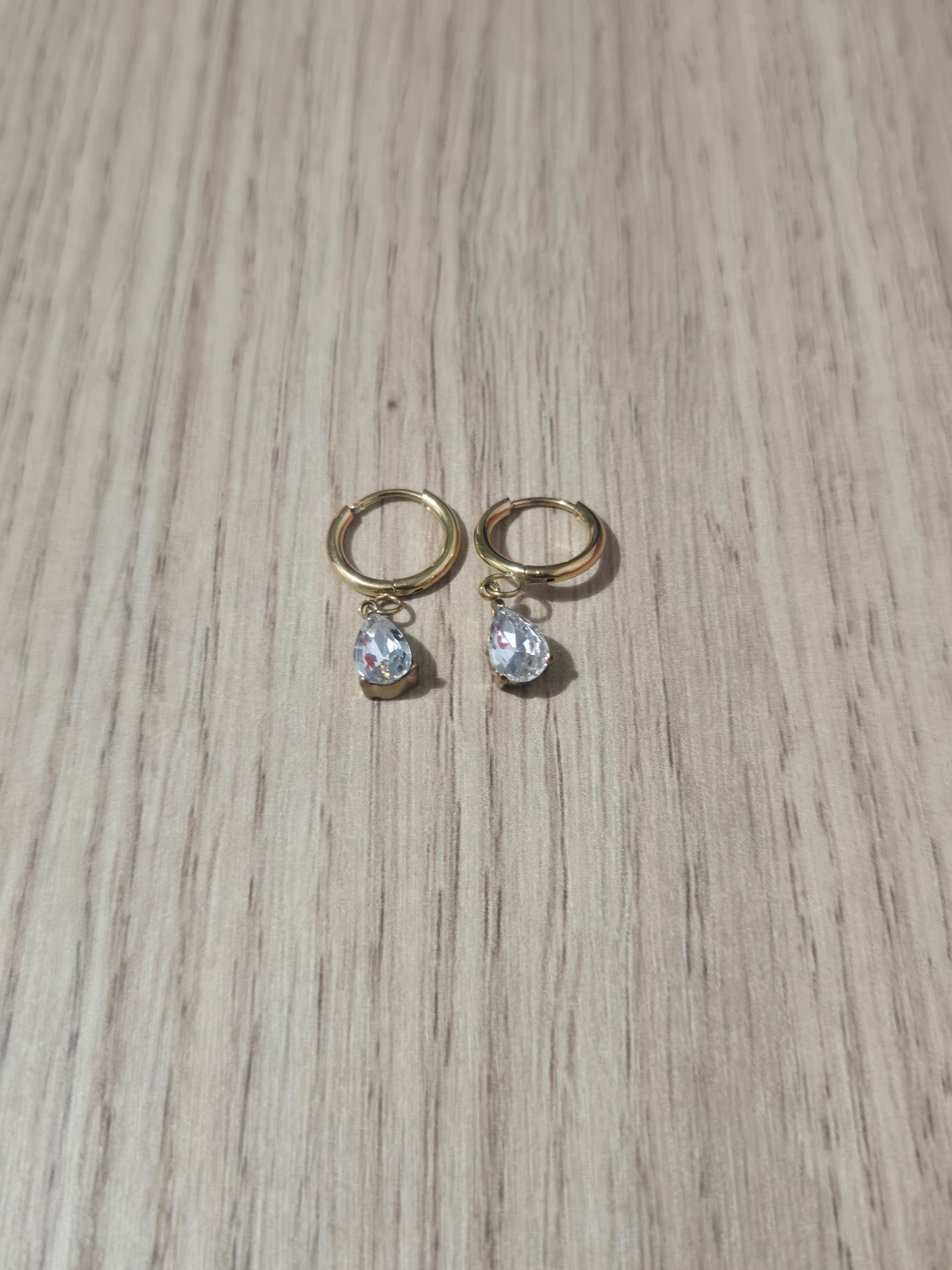 Tear drop dainty earrings