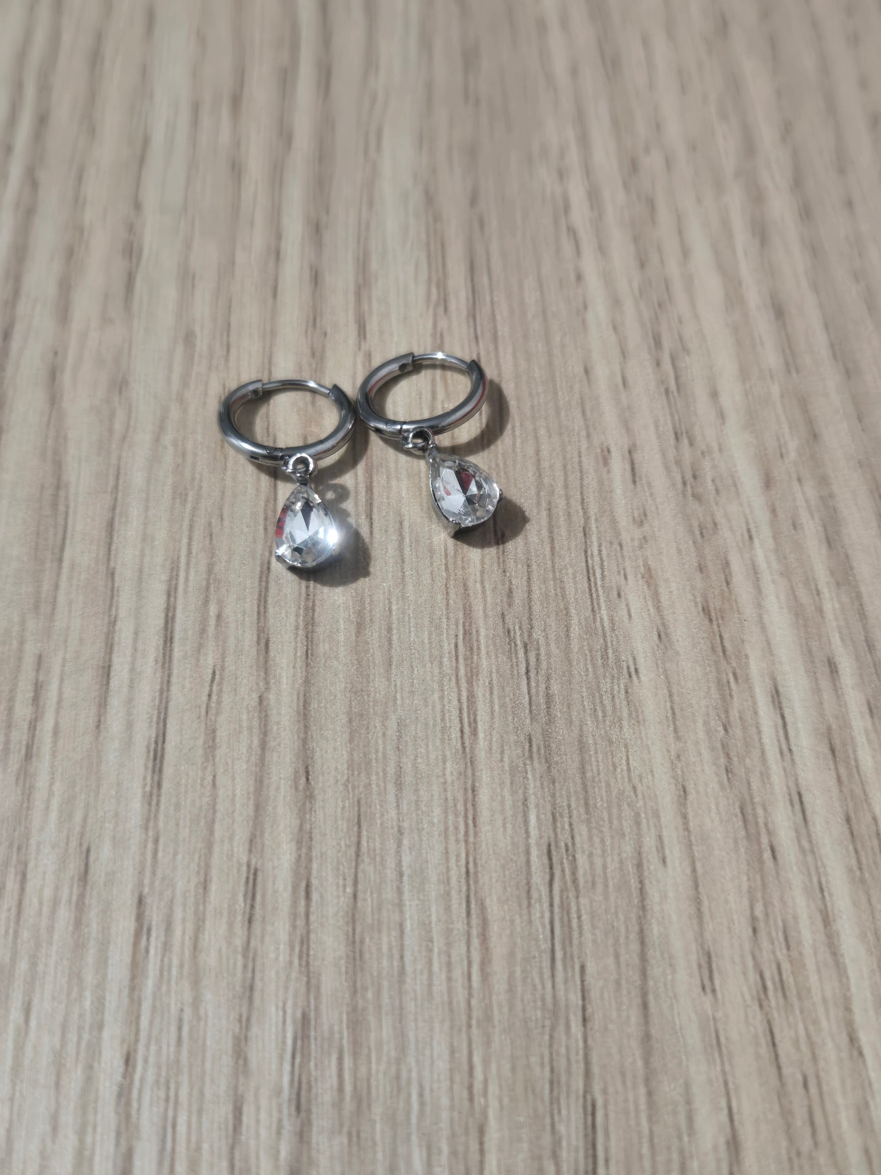 Tear drop dainty earrings