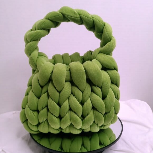 Chunky knitted bag