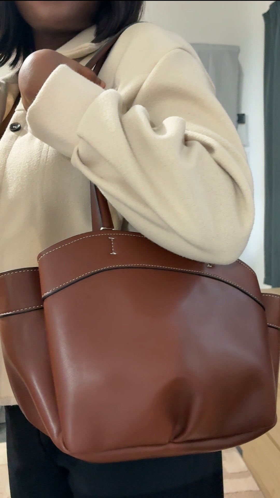 Solid tote bag