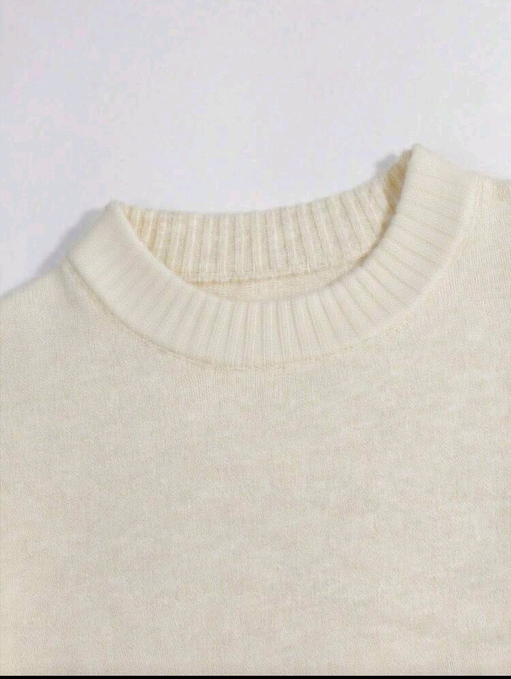 Roundneck beige sweater