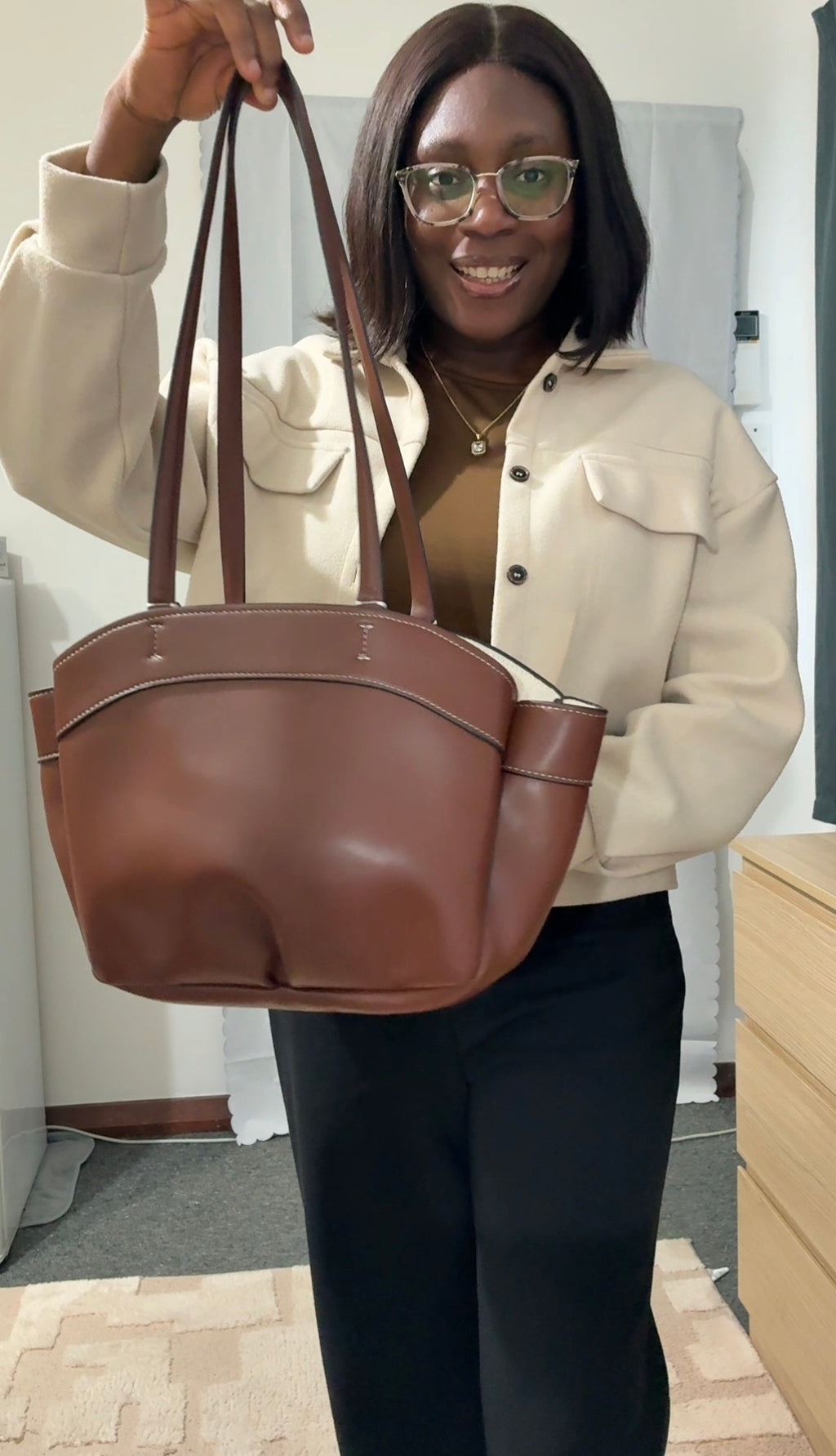 Solid tote bag