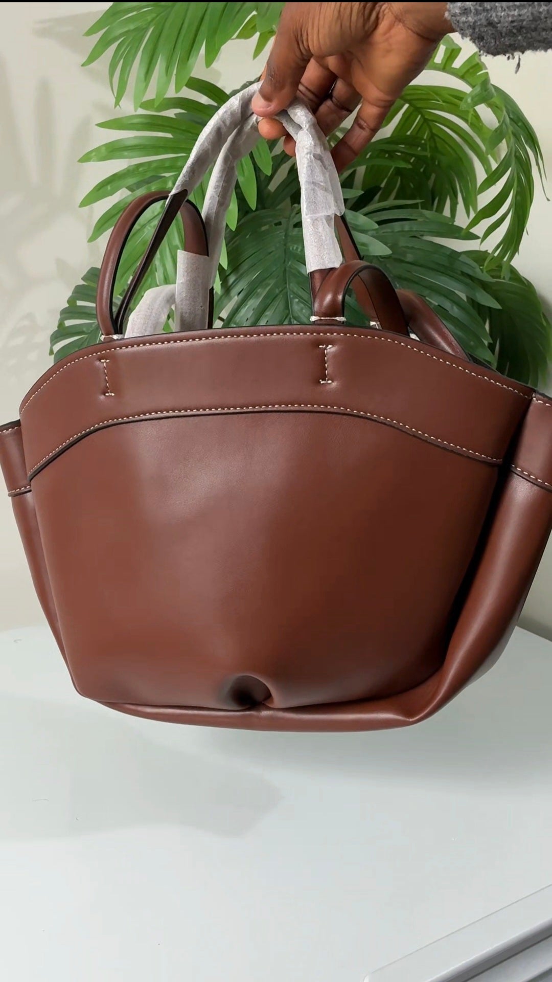 Solid tote bag