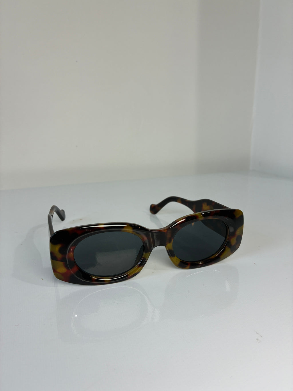 Tortoise shell design frame sunnies