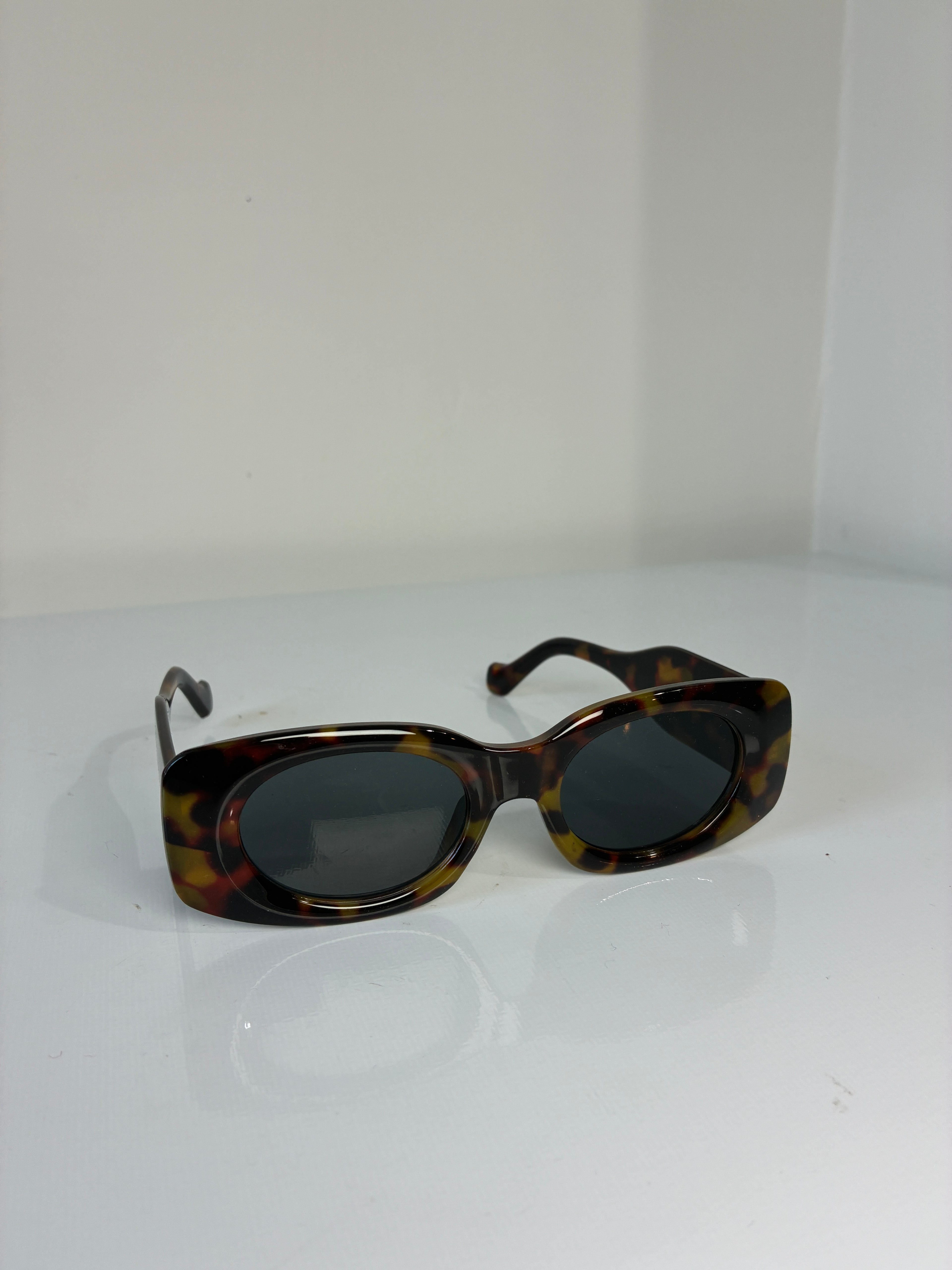 Tortoise shell design frame sunnies